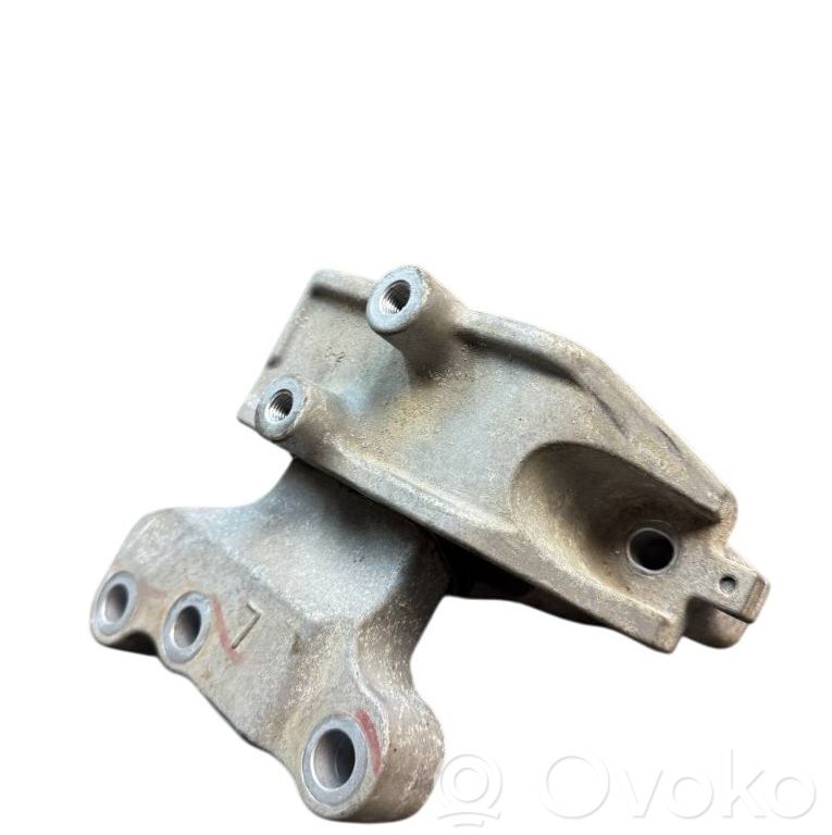 Mitsubishi Outlander Engine mount bracket 