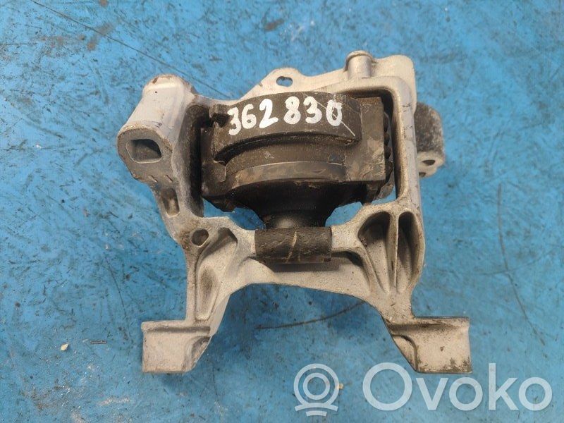 Engine mount bracket   KD45K1442