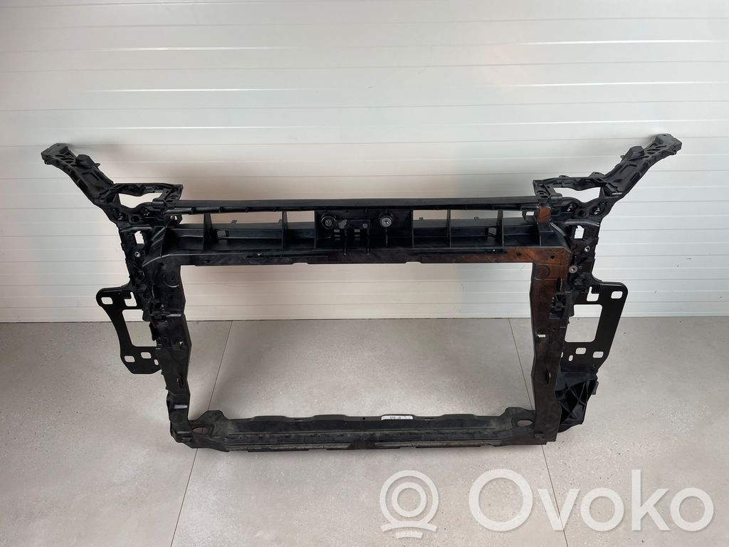 Audi Q3 F3 Pas przedni 
