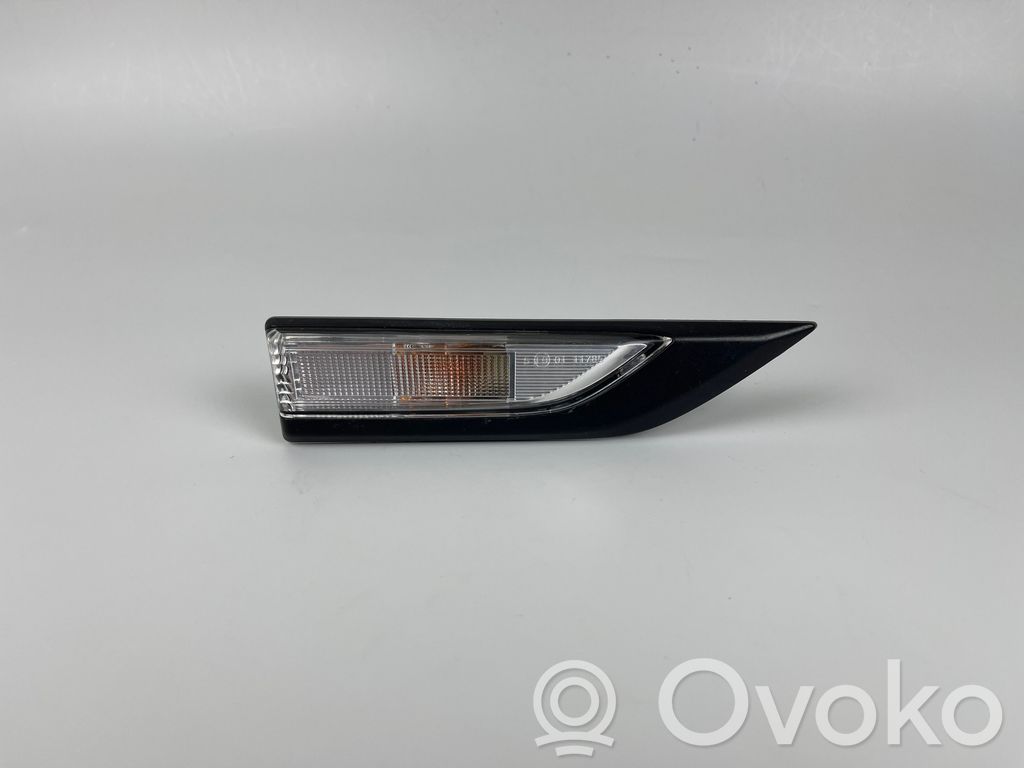 Volkswagen Caddy Semnalizator bară față 