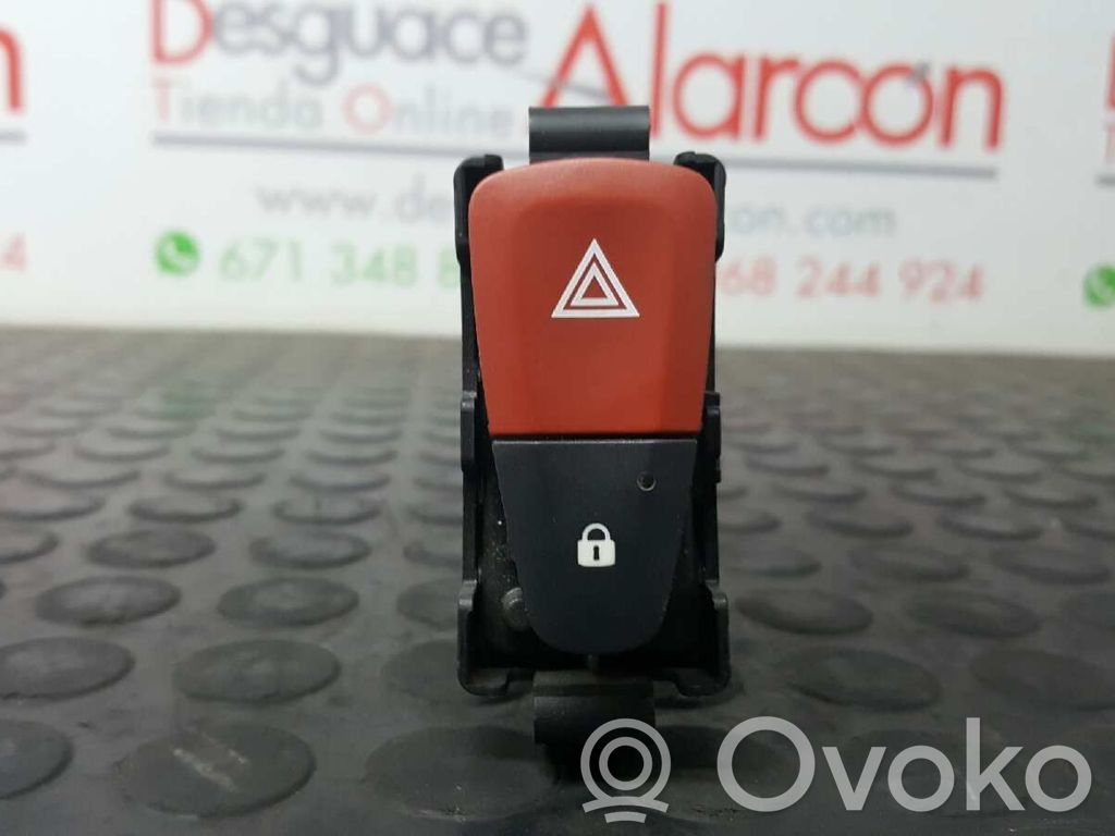 Renault Megane II Hazard light switch 