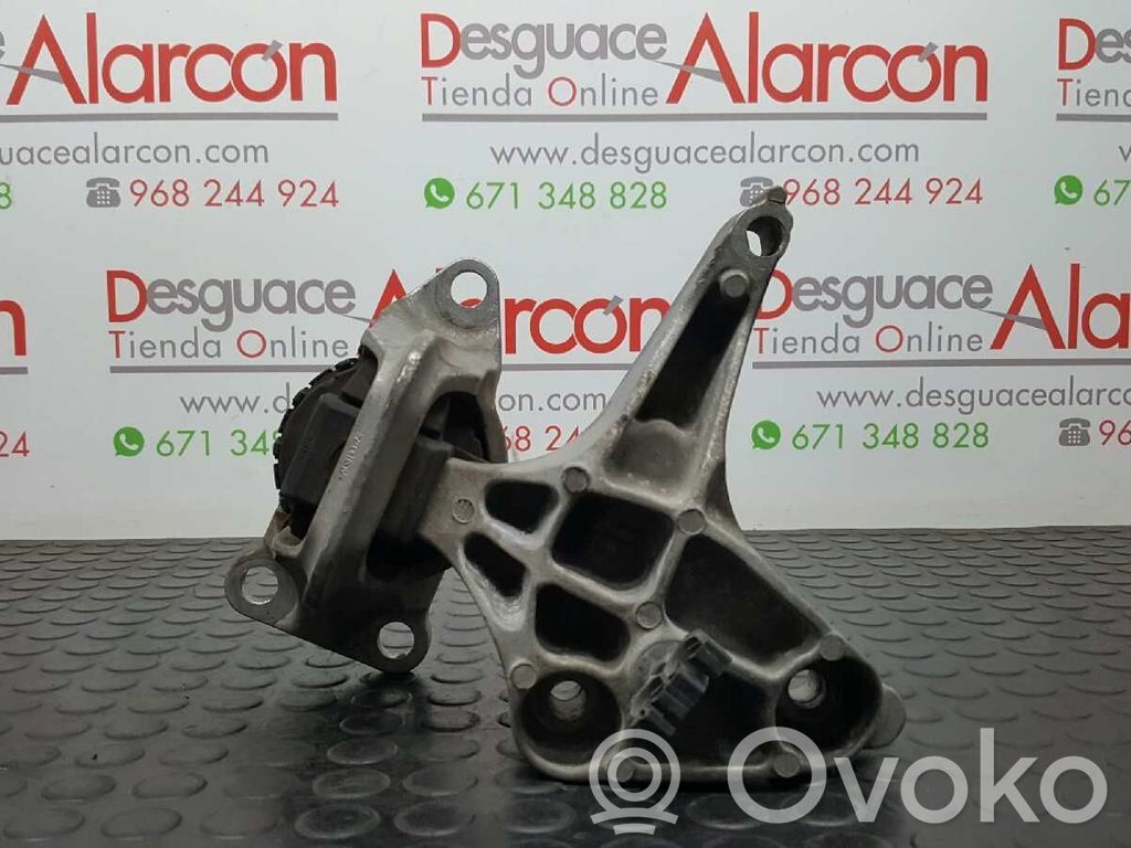 Renault Megane III Engine mount bracket 