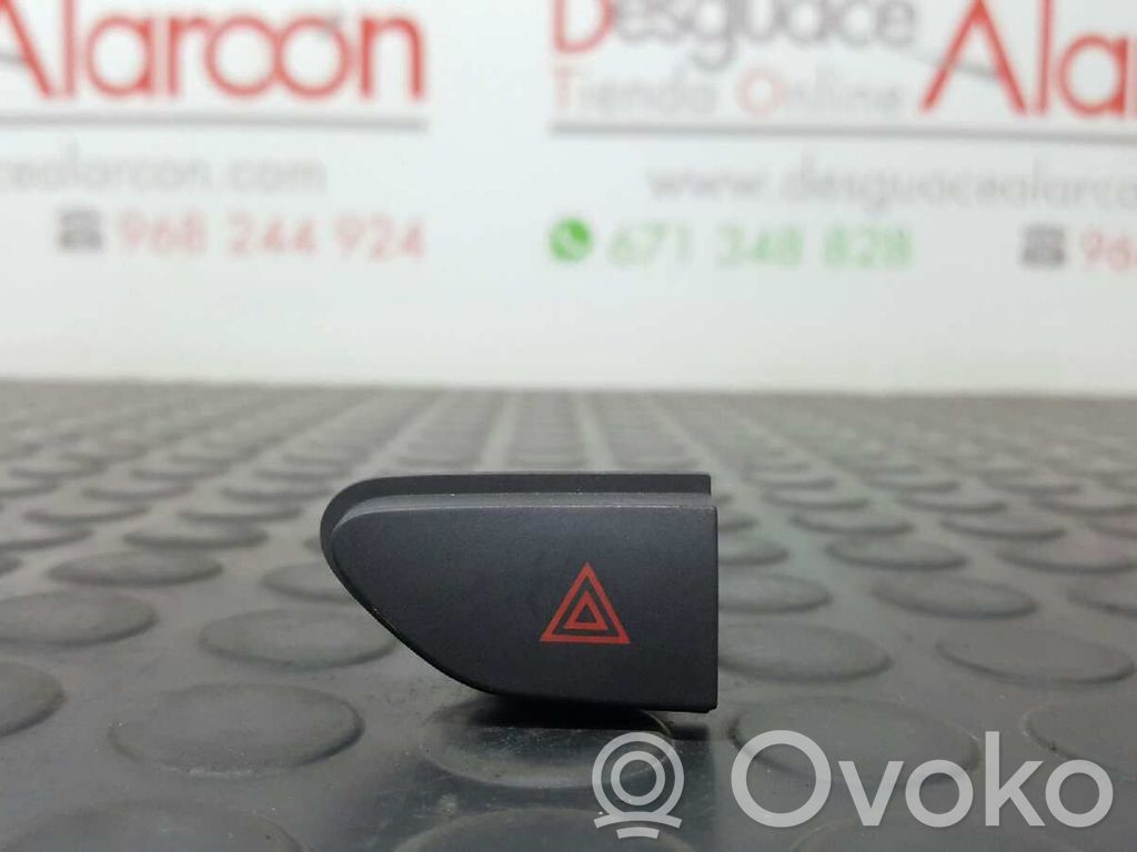 Renault Clio IV Hazard light switch 