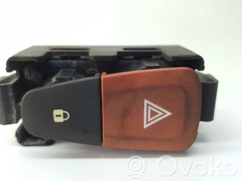 Renault Megane III Hazard light switch 