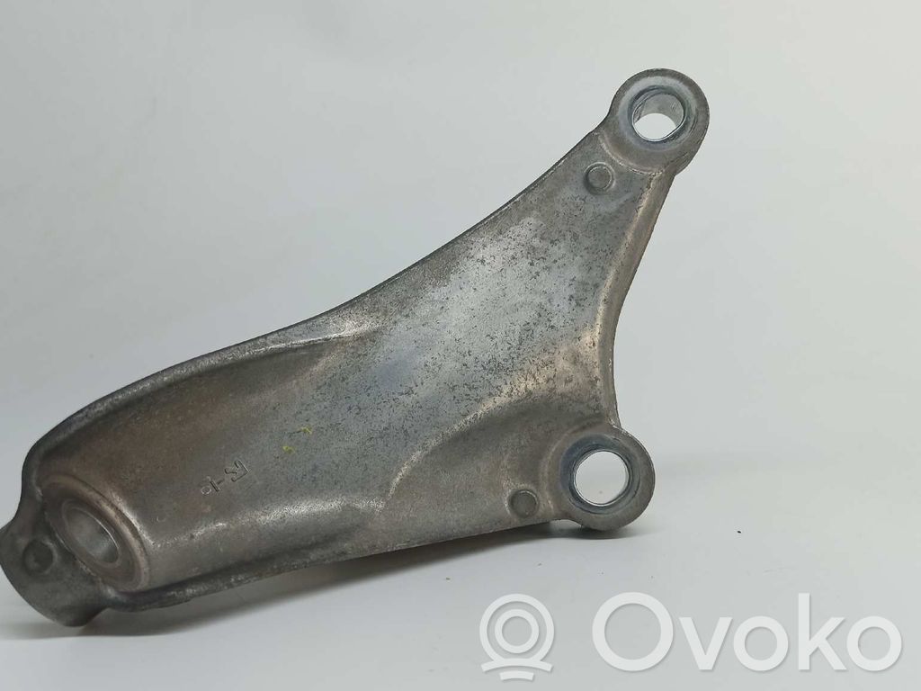 Honda Civic Engine mount bracket 