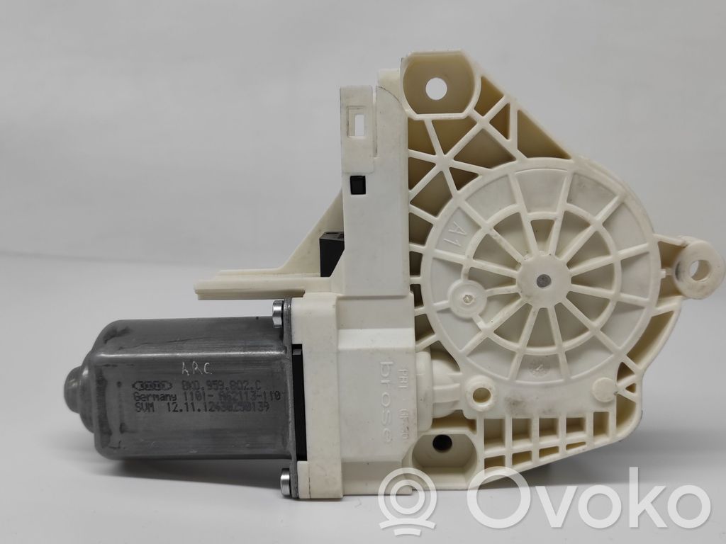 Motor del regulador de la ventanilla de la puerta delantera   8K0959802C