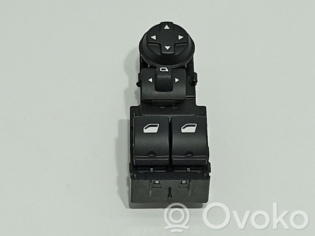 Peugeot 208 II Electric window control switch 