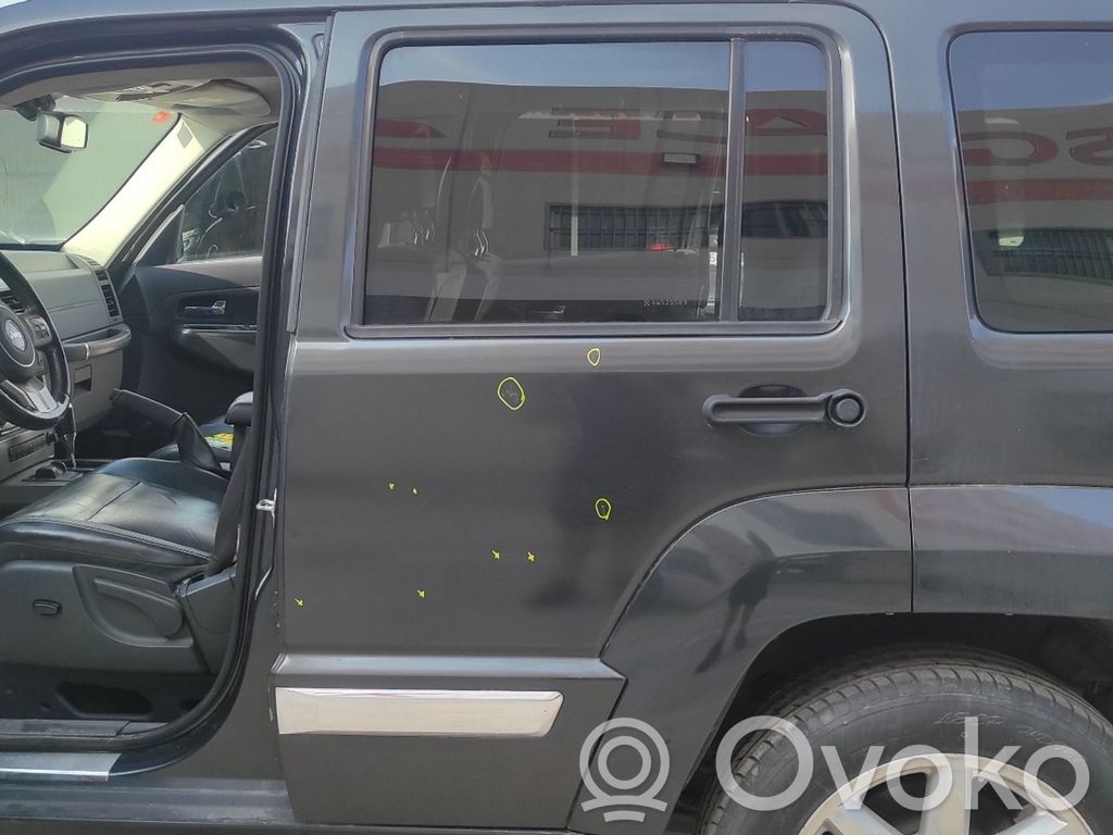 Jeep Cherokee KK Puerta trasera 