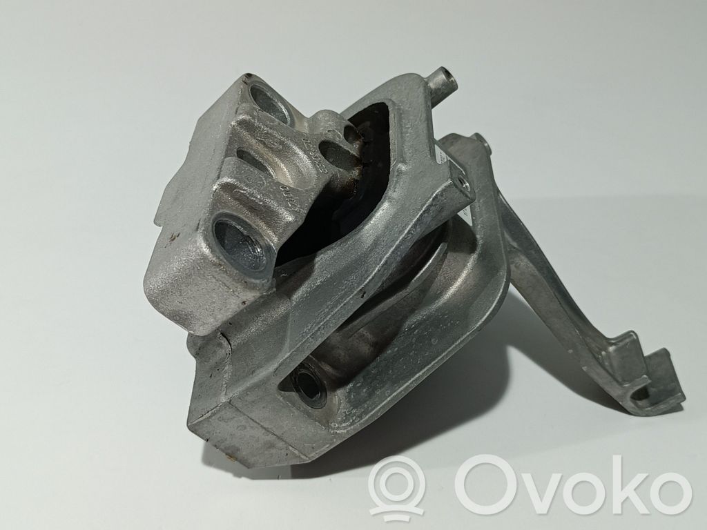 Volkswagen T-Roc Engine mount bracket 