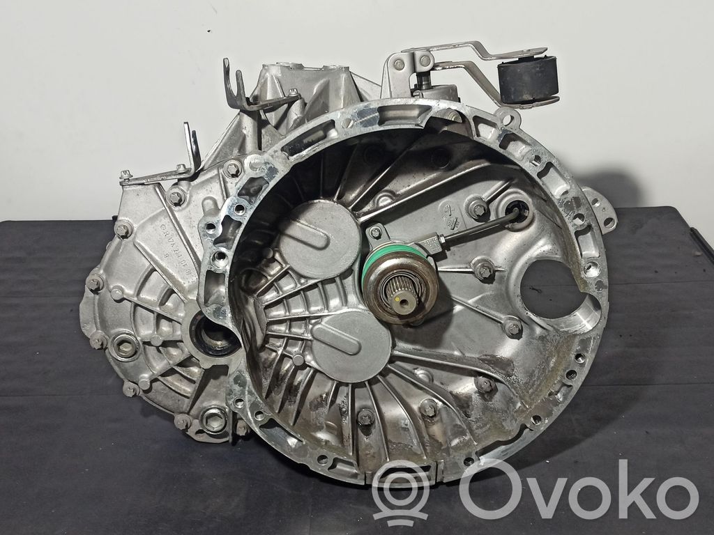Infiniti Q30 Manualna 5-biegowa skrzynia biegów 