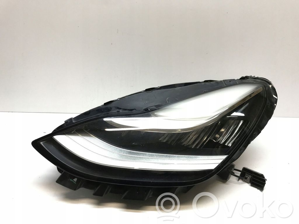 Tesla Model 3 Scheinwerfer 