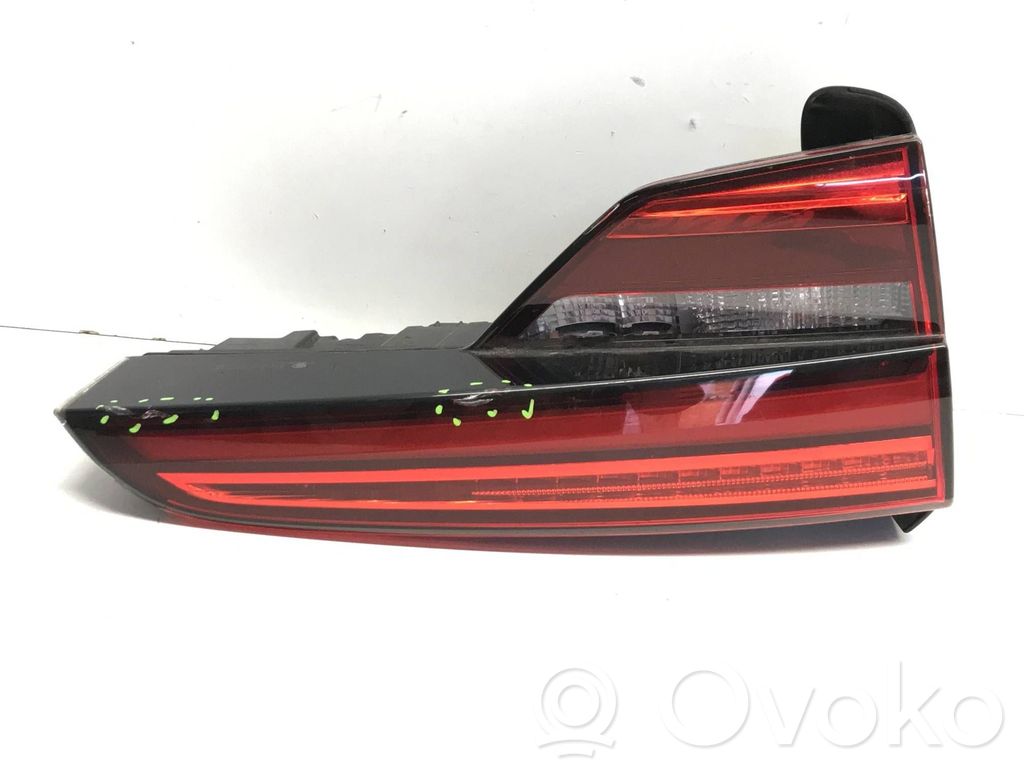 Audi A4 S4 B9 Lampy tylnej klapy bagażnika 