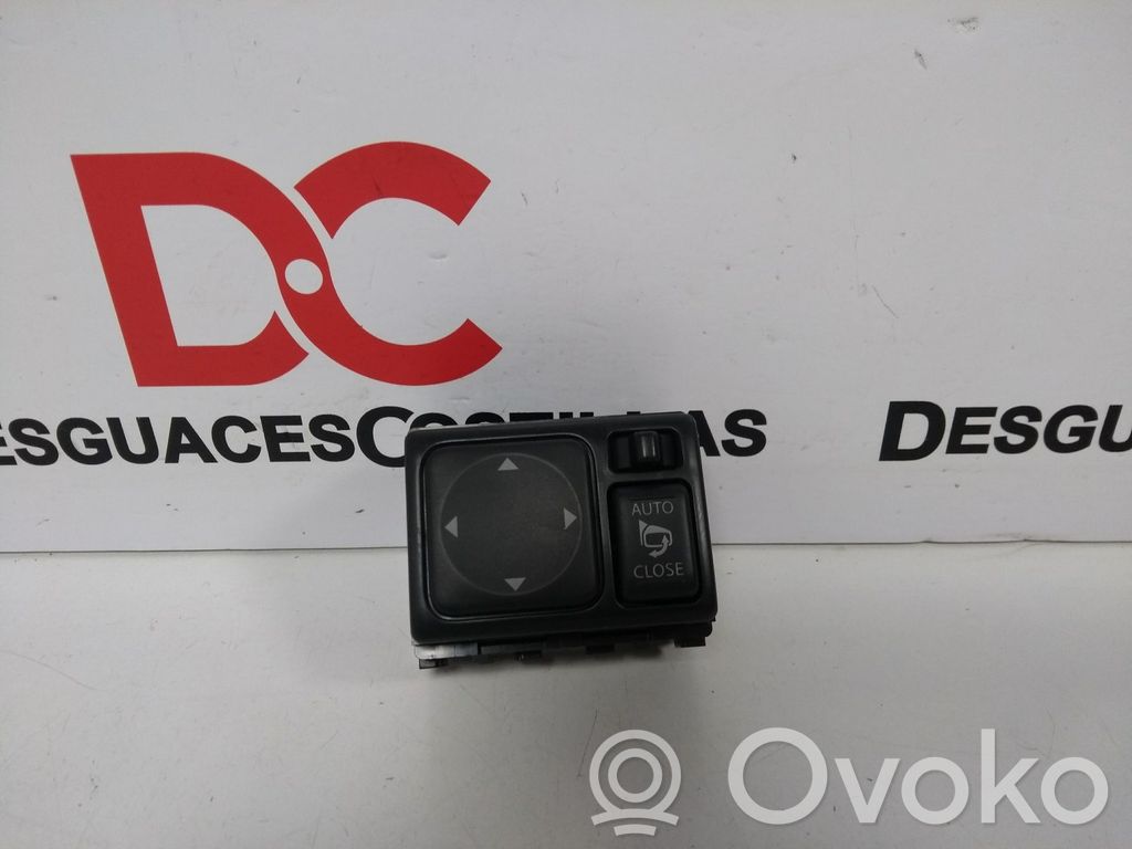 Nissan Juke I F15 Wing mirror switch 