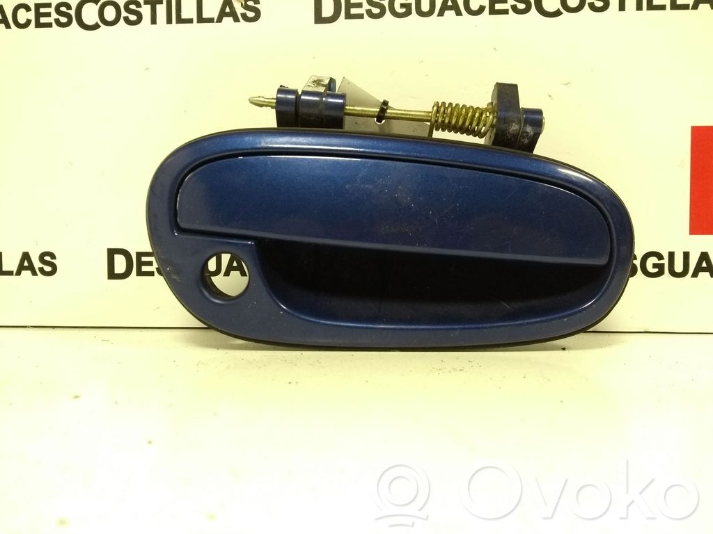 Manecilla externa puerta delantera