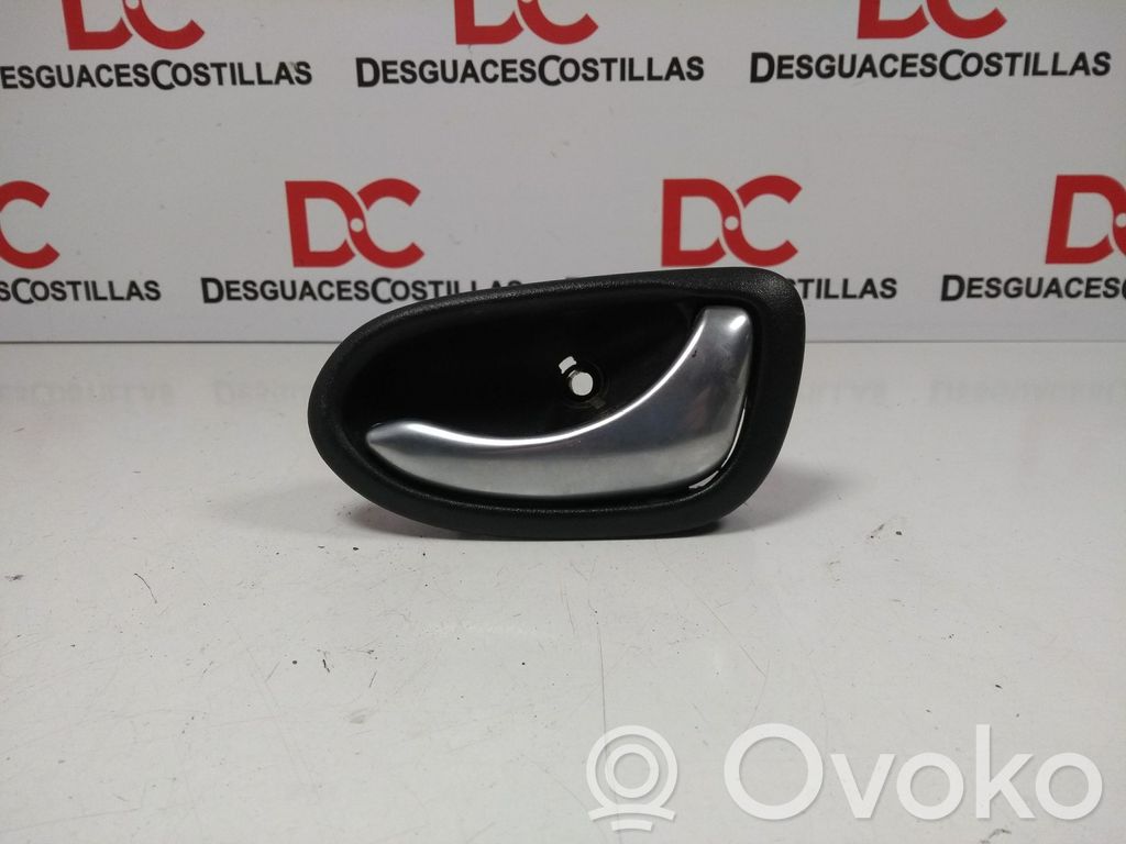 Nissan Primera Manecilla interna puerta trasera 