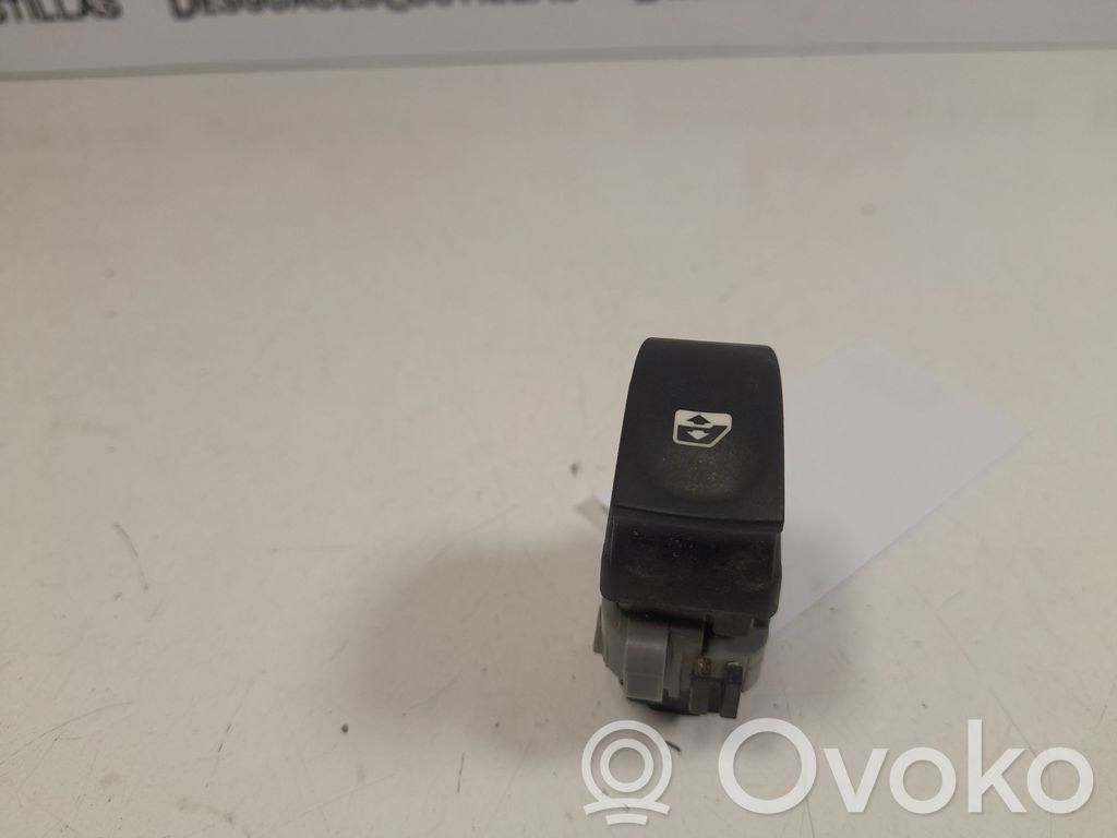 Renault Clio III Electric window control switch 