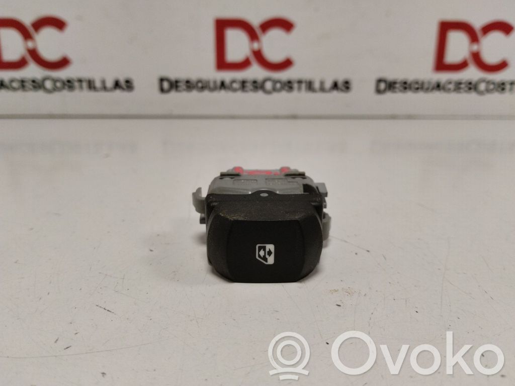 Renault Clio III Electric window control switch 
