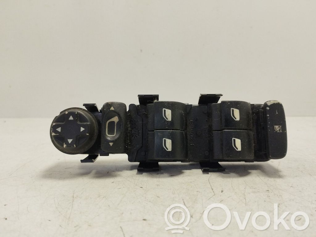 Peugeot 207 Electric window control switch 