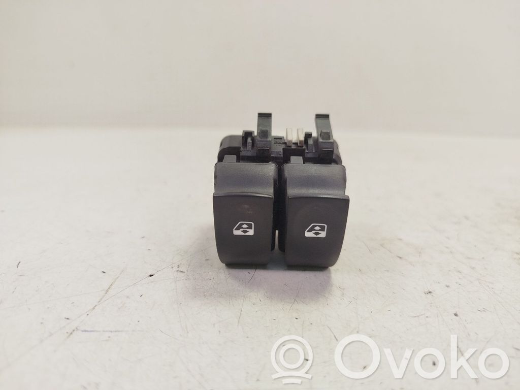 Renault Clio III Electric window control switch 