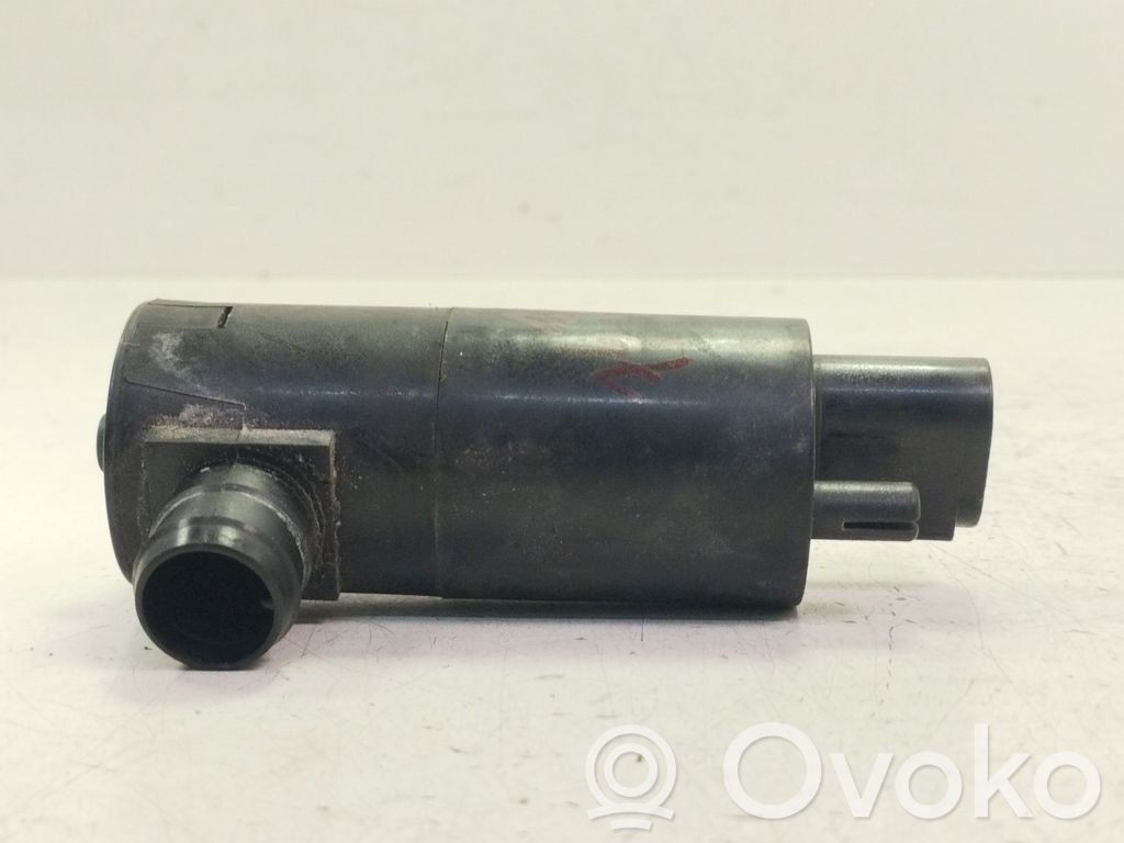 Toyota Avensis T270 Windscreen/windshield washer pump 
