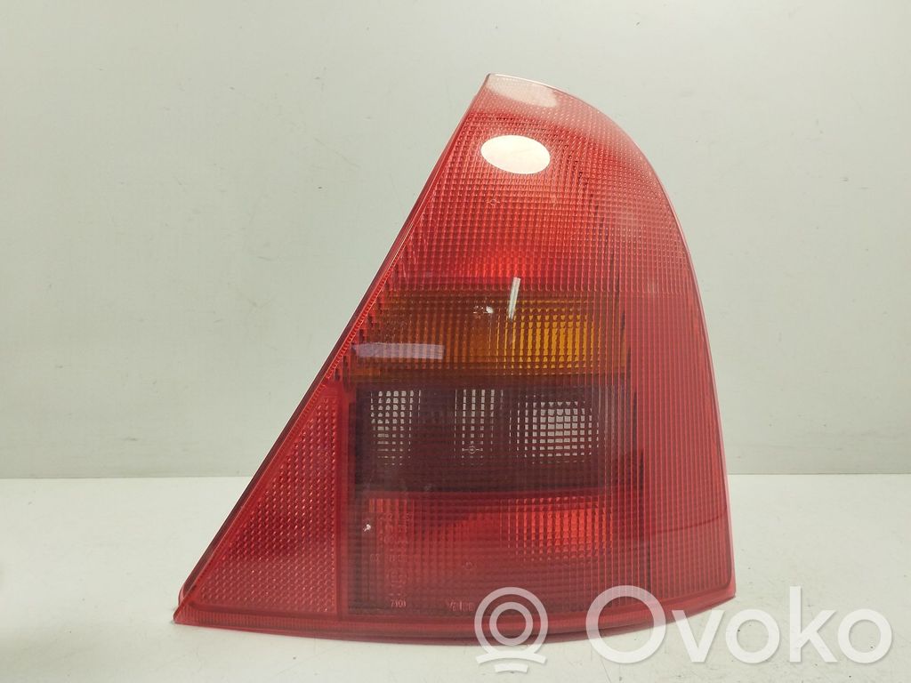 Renault Clio I Lampa tylna 