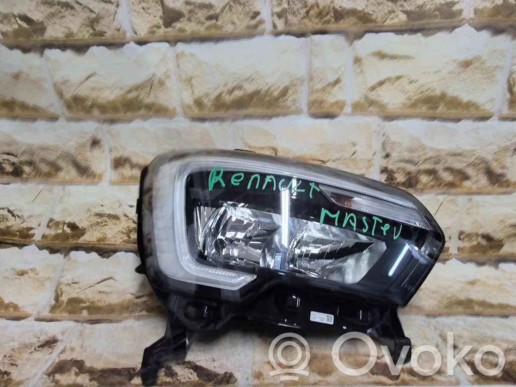 Renault Master III Lampa przednia 