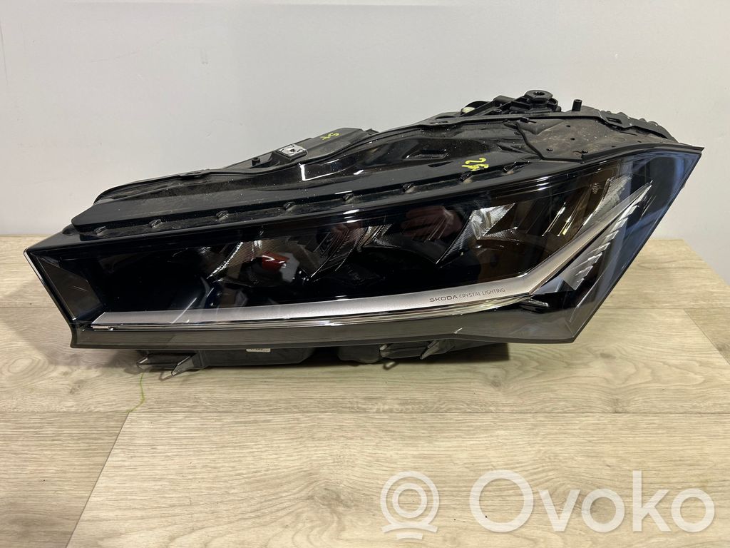 Skoda Superb B9 Lampa przednia 
