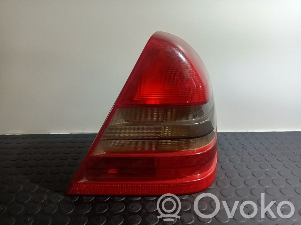 Mercedes-Benz E W210 Lampă spate în caroserie 