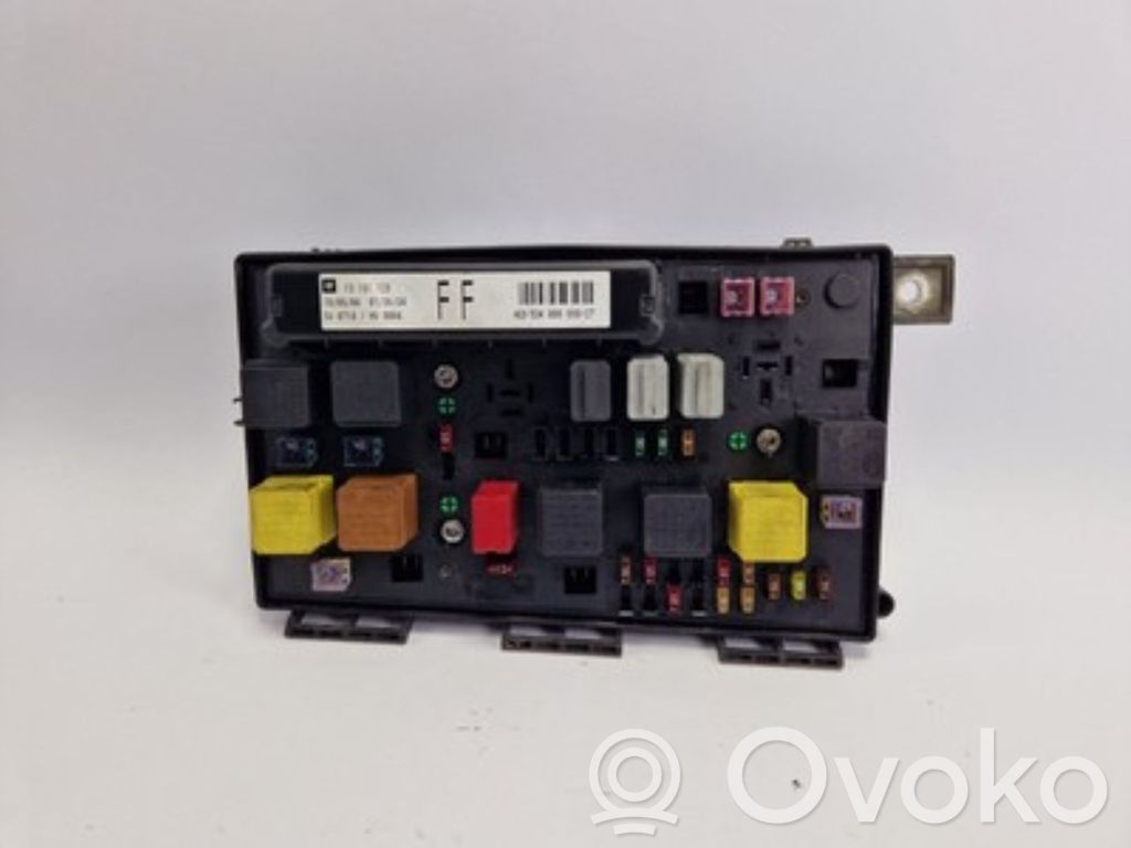 Opel Astra H Modul siguranțe 