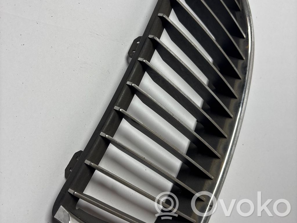 Grille de calandre avant   7120009