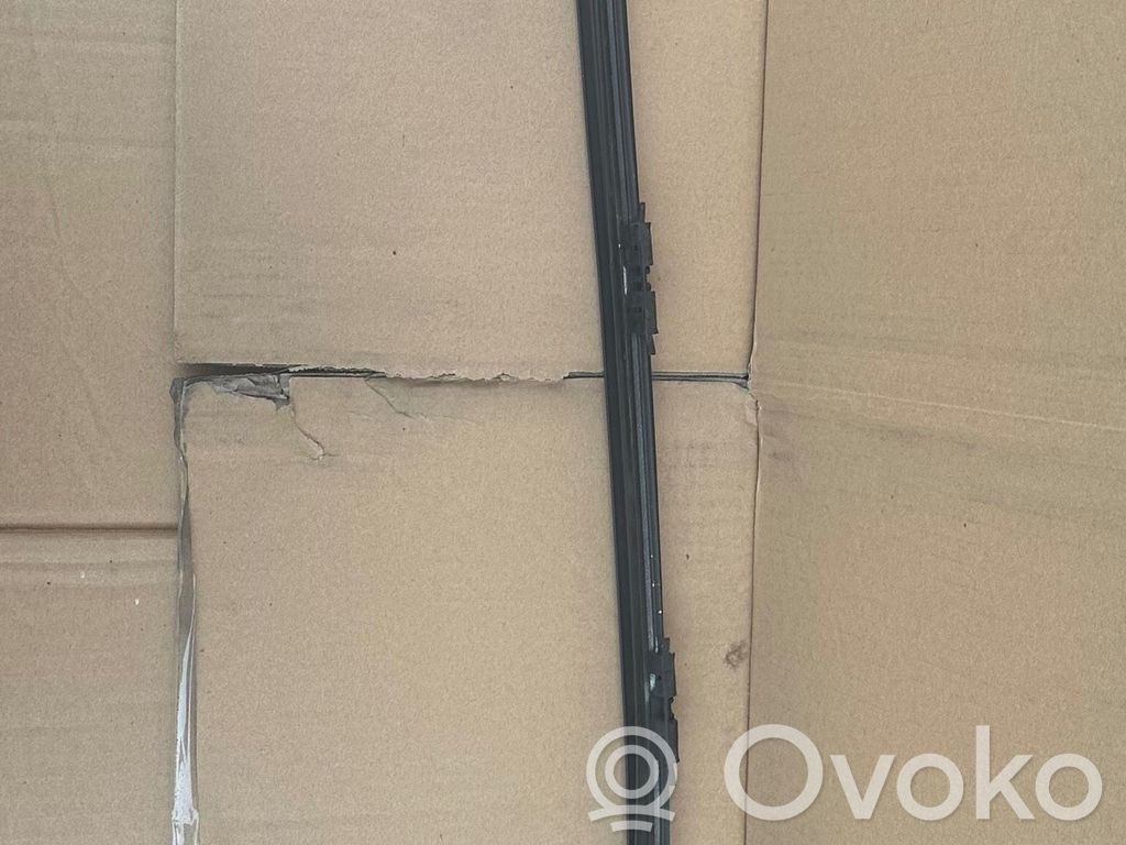 Windshield trim   31335865