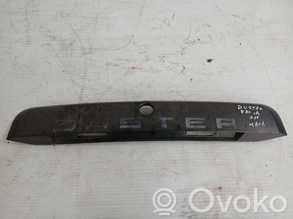 Tailgate/trunk side cover trim