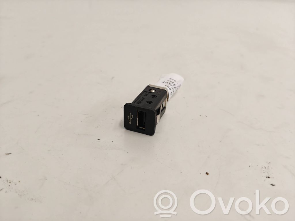 BMW 3 E90 E91 Connettore plug in USB 