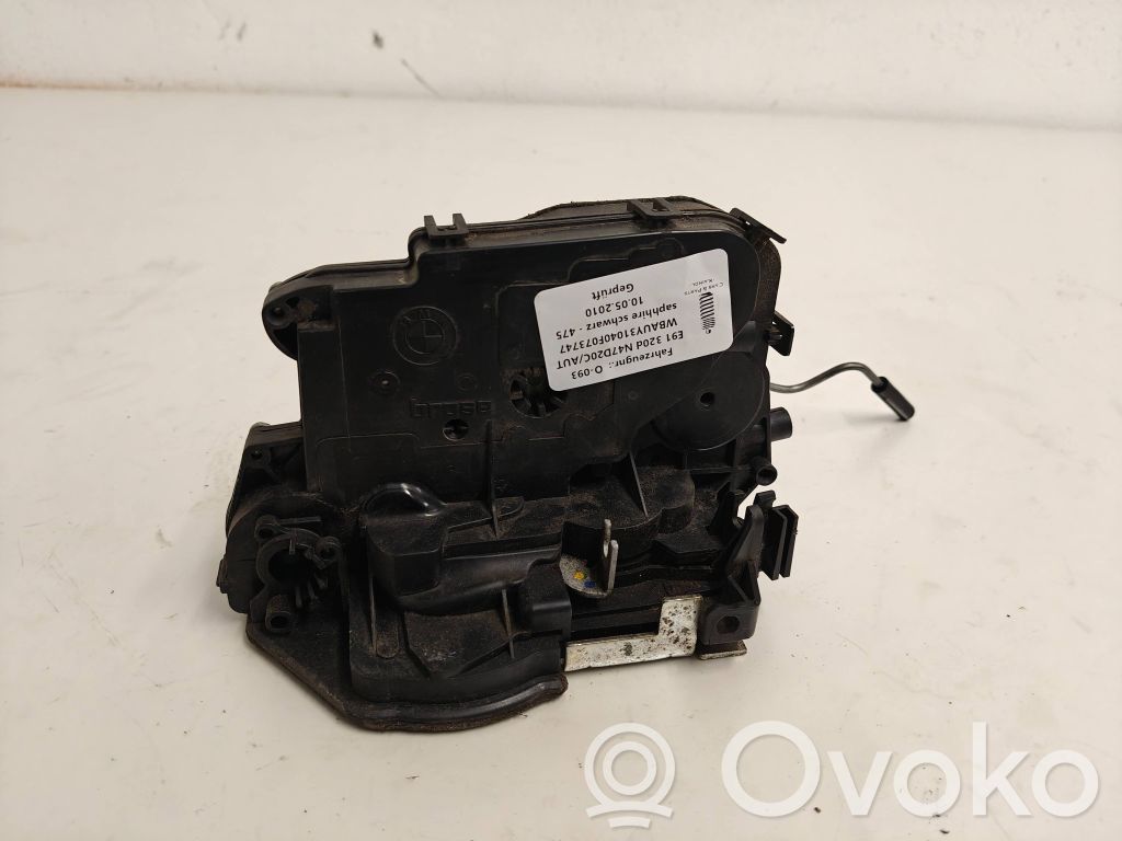 Rear door lock   7229468