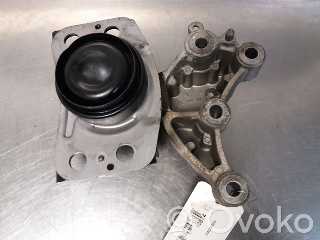 Renault Wind Engine mounting bracket 