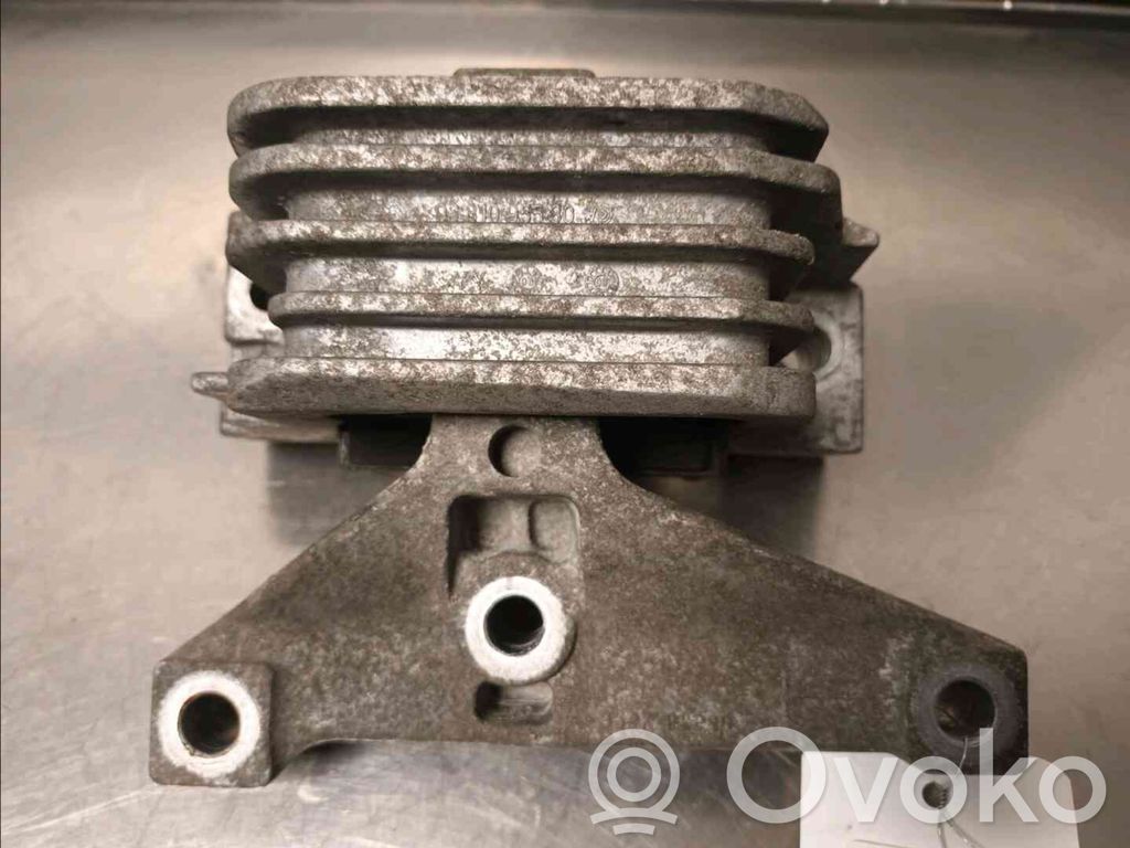 Peugeot 207 Engine mounting bracket 