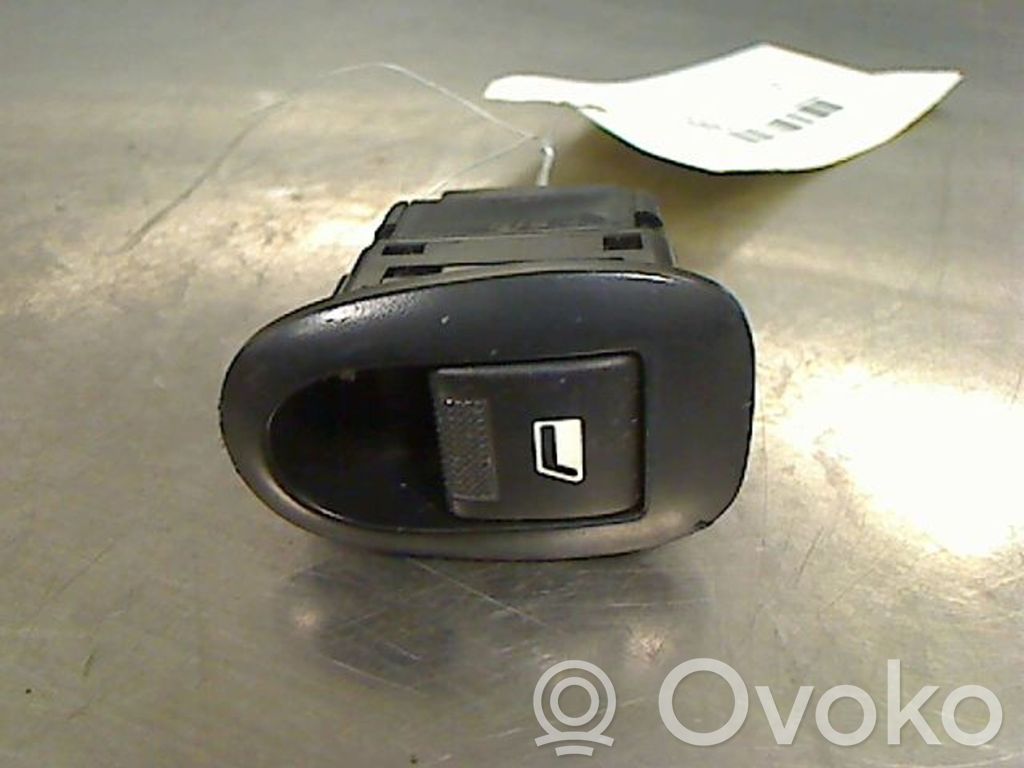 Peugeot 1007 Electric window control switch 