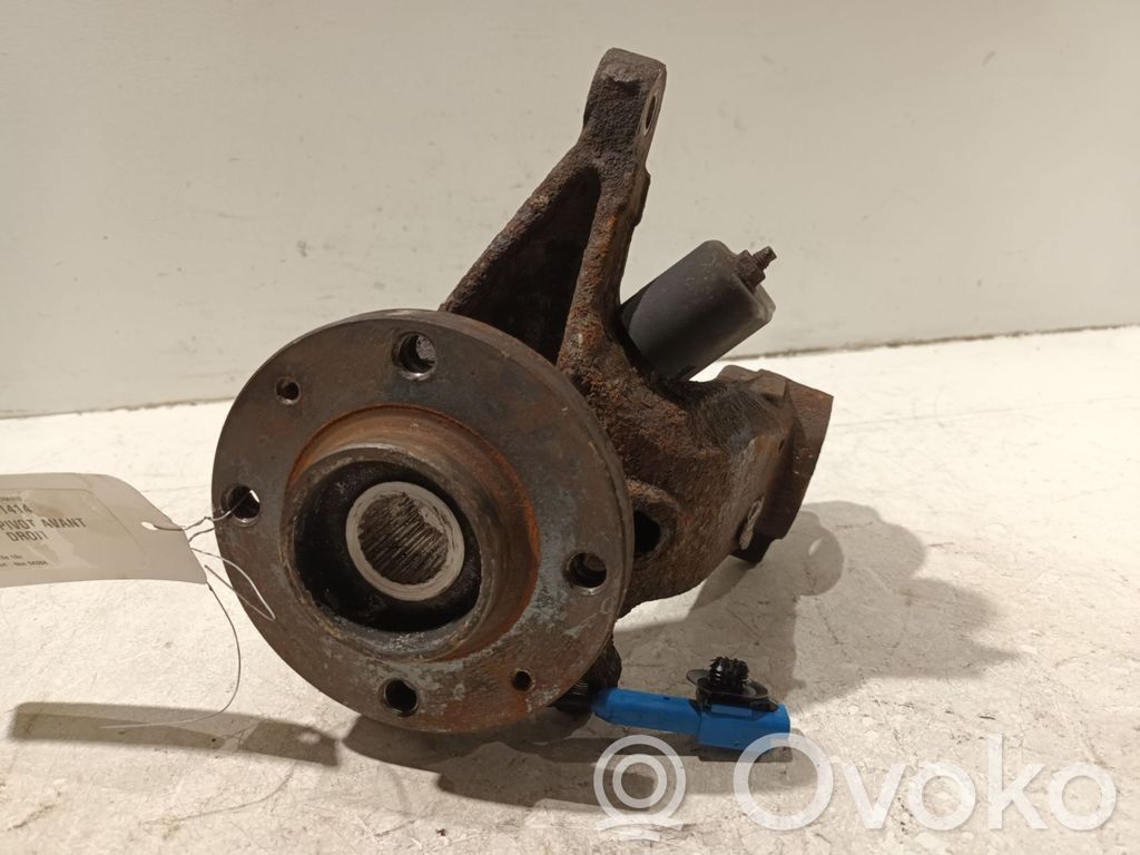 Peugeot 206 Zwrotnica koła przedniego 