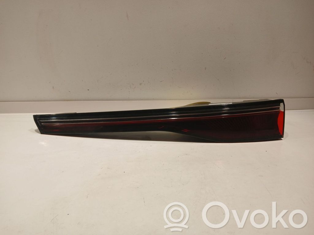 Renault Megane E-Tech Takaluukun takavalot 