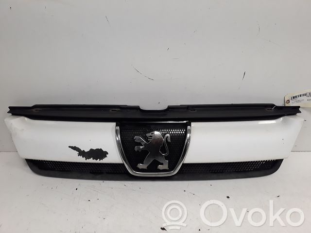 Peugeot Boxer Etupuskurin ylempi jäähdytinsäleikkö 