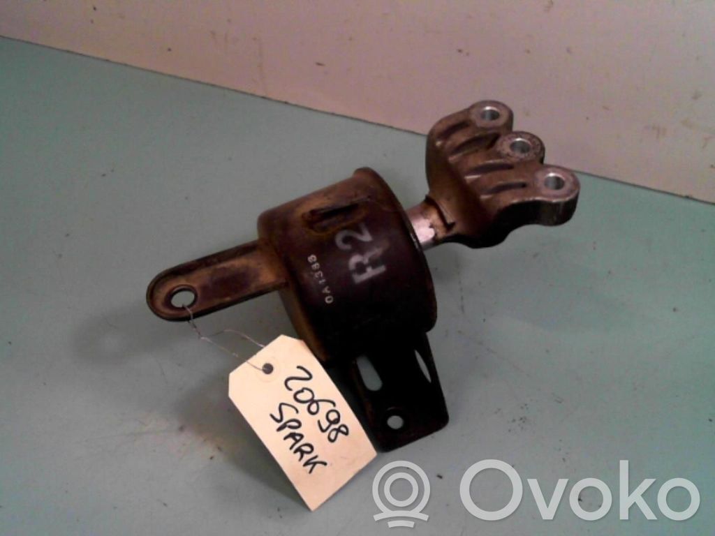Engine mount bracket