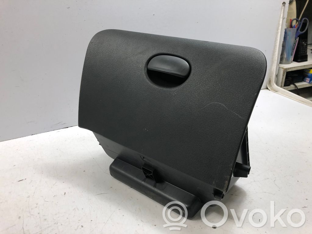 Citroen C2 Daiktadėžės (bordačioko) komplektas 