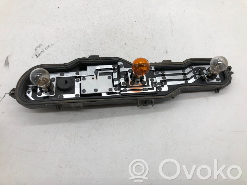 Dacia Dokker Takavalon polttimon suojan pidike 