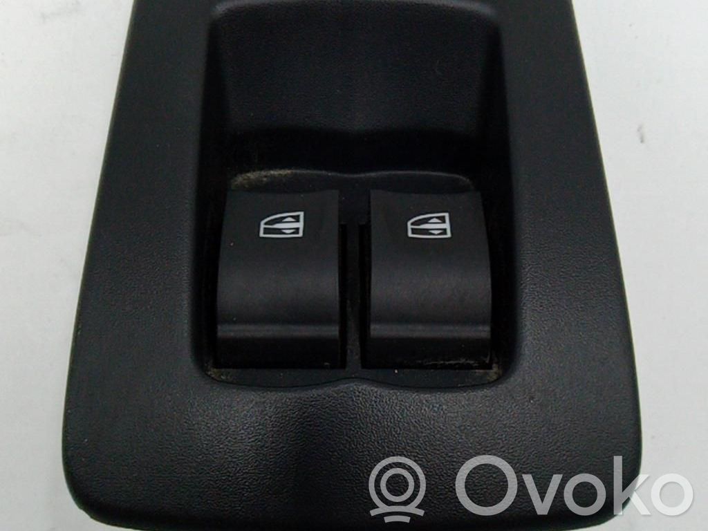 Dacia Sandero Electric window control switch 