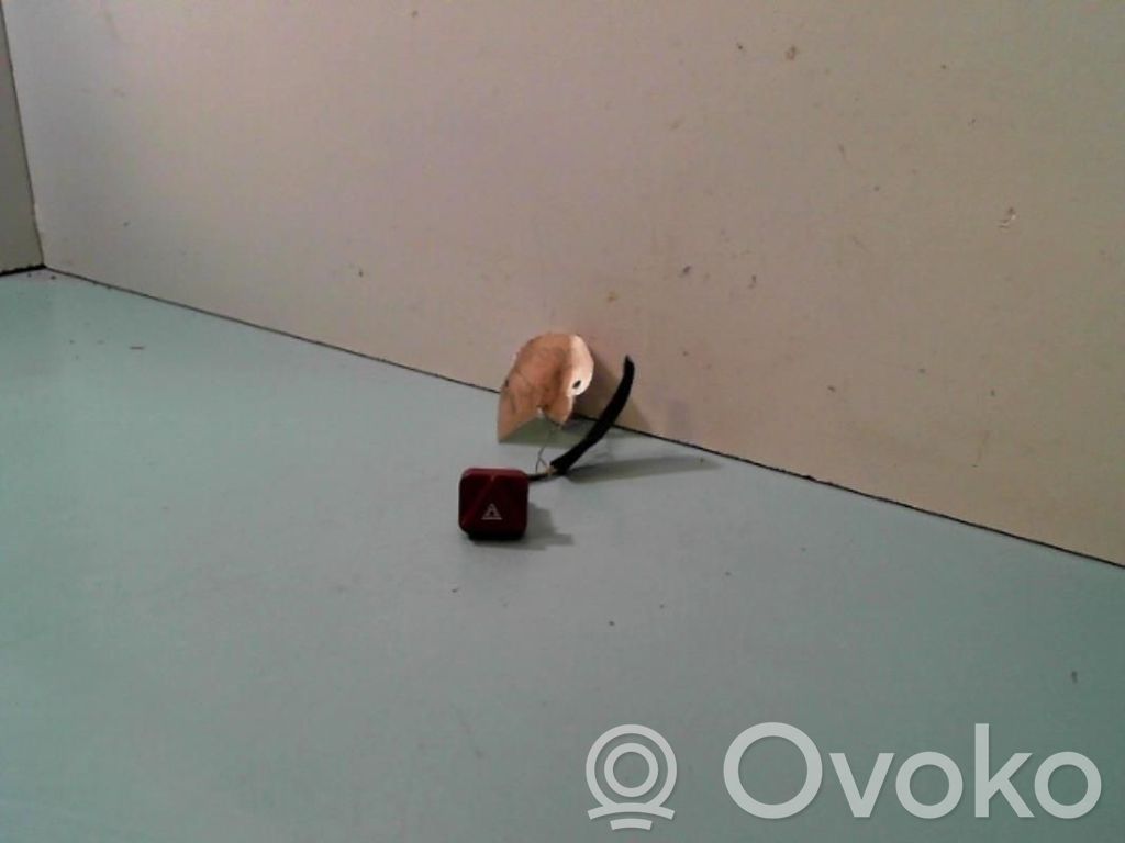 Peugeot 1007 Hazard light switch 