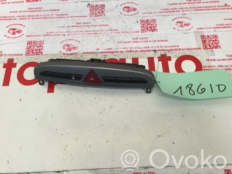 Peugeot 308 Hazard light switch 