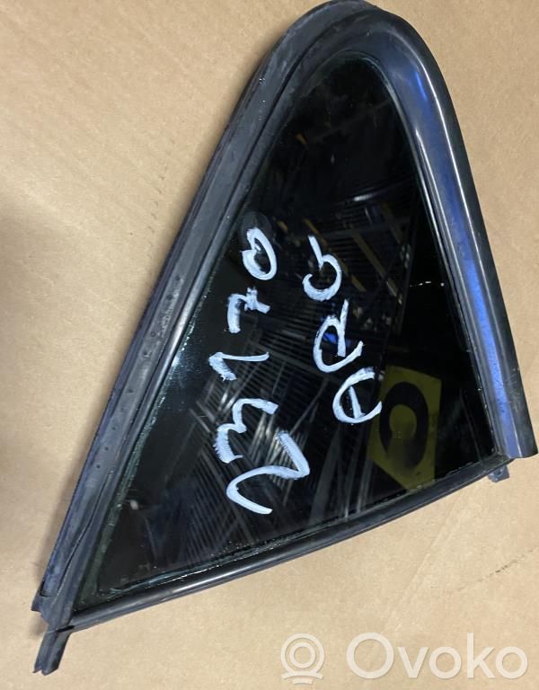 Peugeot 406 Ventanilla de ventilación de la puerta trasera 
