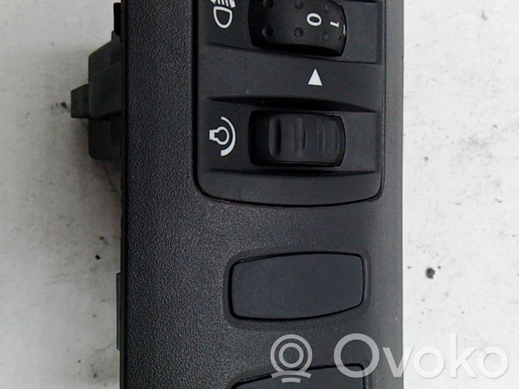 Renault Clio III Lukturu augstuma regulēšanas slēdzis 