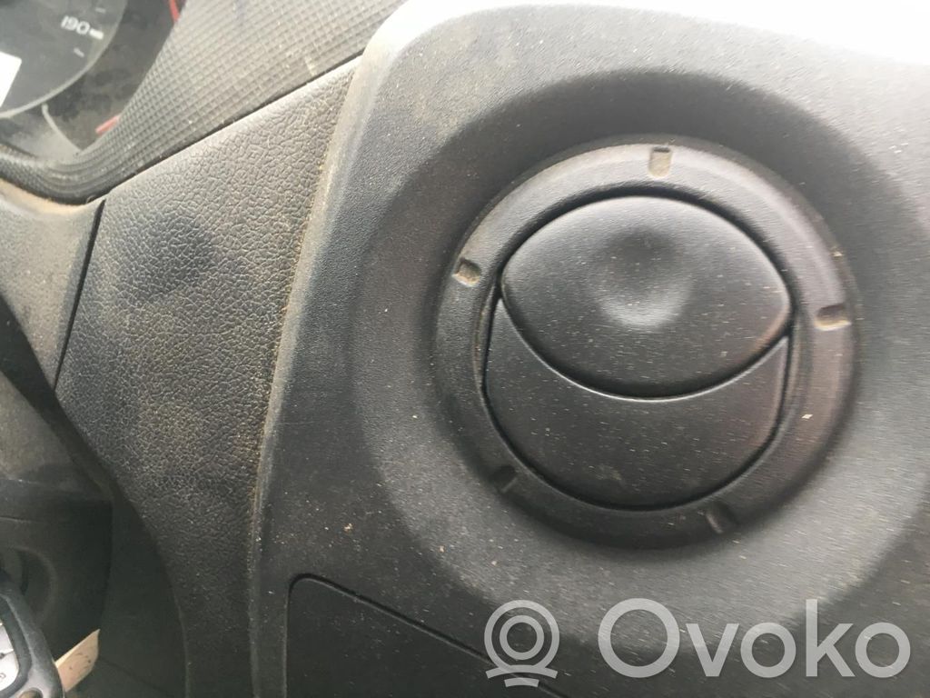 Renault Master III Dysze / Kratki środkowego nawiewu deski rozdzielczej 
