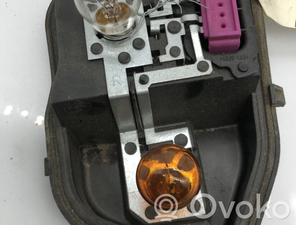 Renault Megane III Aizmugures spuldzes vāka turētājs 